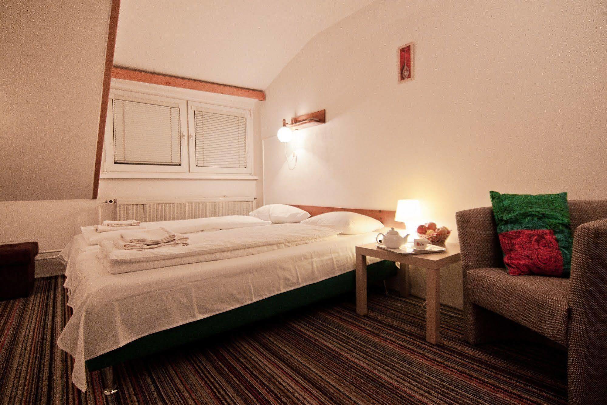 Pension Nika Prague Extérieur photo
