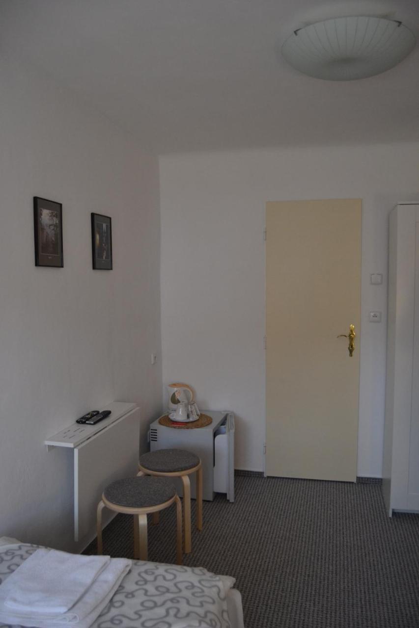 Pension Nika Prague Extérieur photo